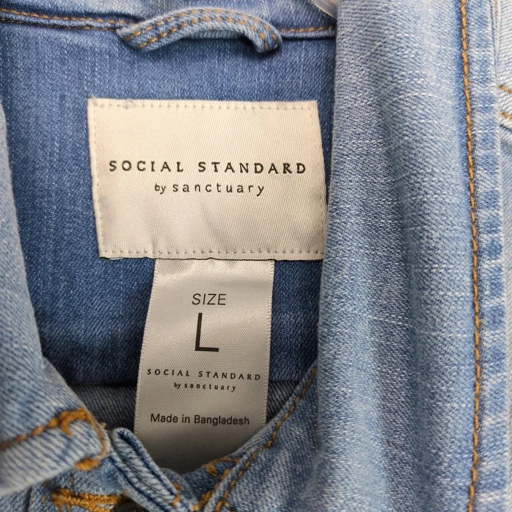 Social Standard by Sanctuary Blue Jean Jacket Womens L Stretch Denim Trucker Y2K